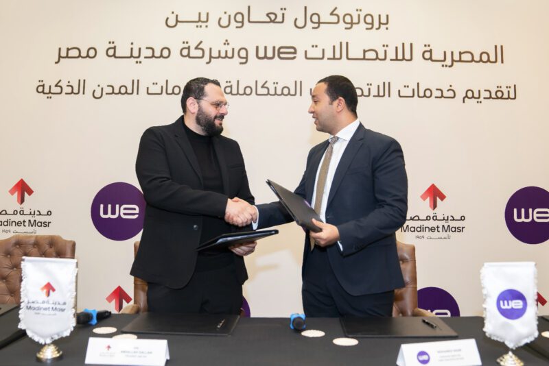 العضو المنتدب والرئيس التنفيذي للشركة المصرية للاتصالات مع الرئيس التنفيذي ل<a href=