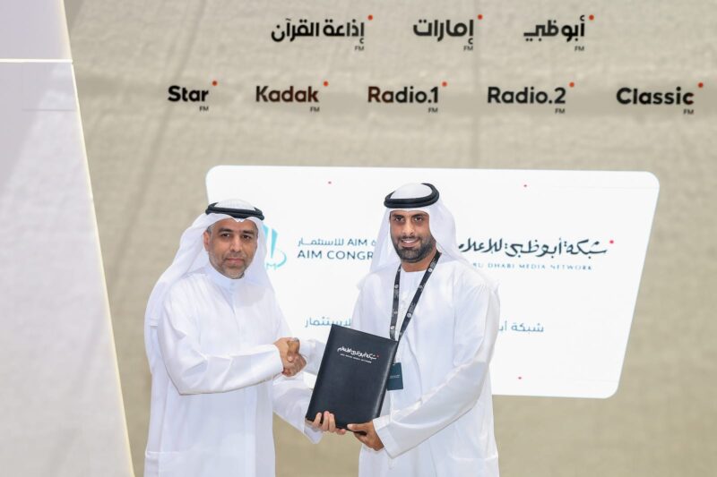 الاتفاقية المبرمة بين شبكة أبو ظبي ورئيس قمة الاستثمار