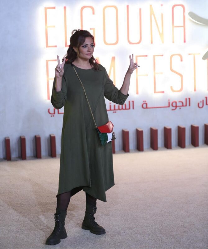 الفنانة بشرى