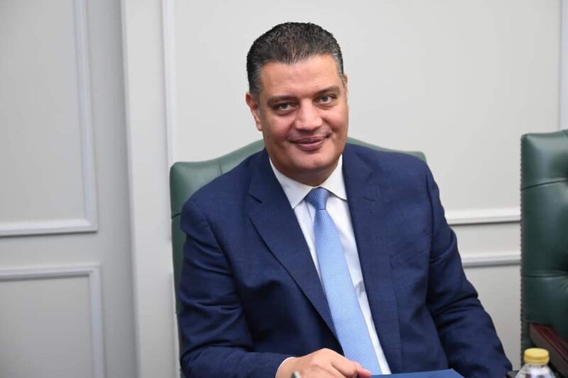 أيمن عبد الموجود مساعد وزيرة <a href=